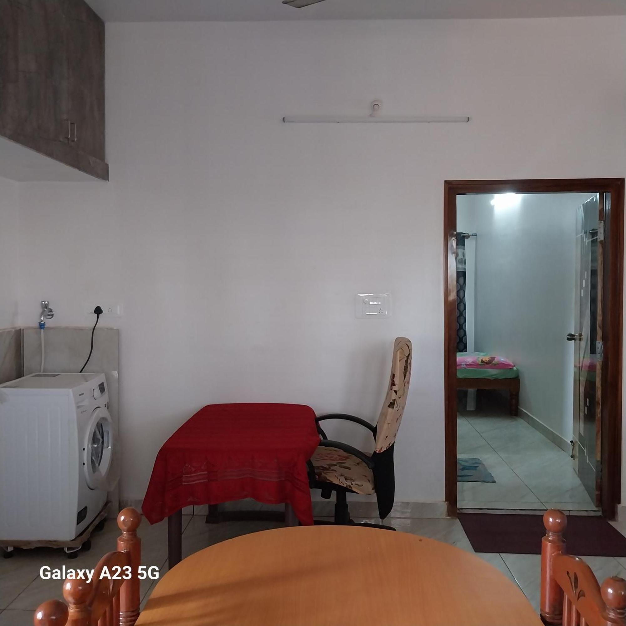 King Sized Bedroom & Kitchen for Decent Couples & Families Mysore Bagian luar foto