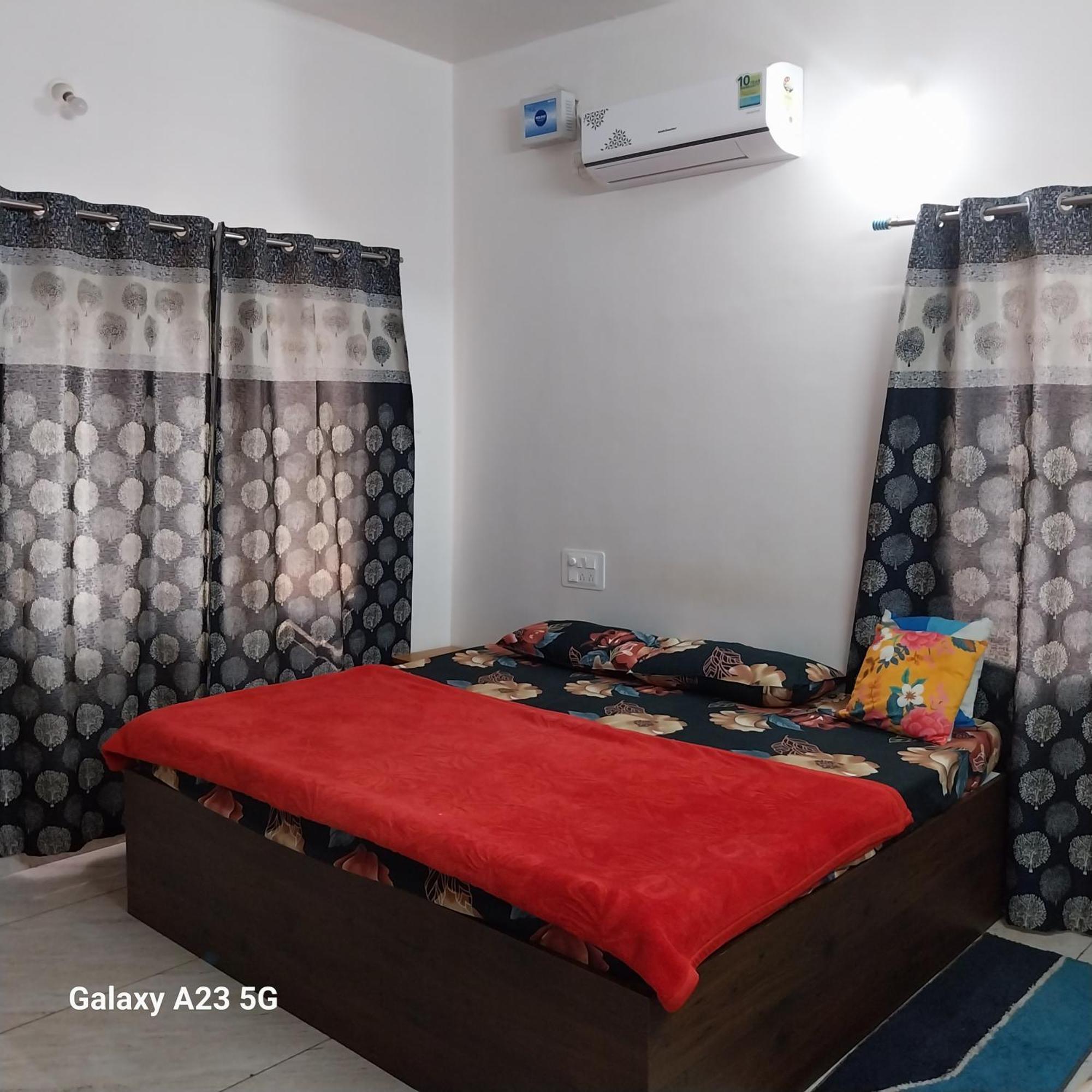 King Sized Bedroom & Kitchen for Decent Couples & Families Mysore Bagian luar foto